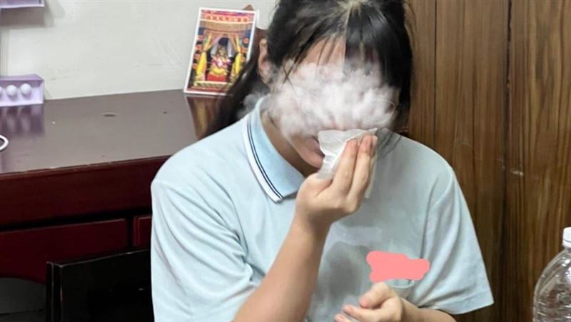 單親母擺攤遇疫情　資優女想休學賺錢