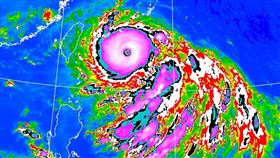 軒嵐諾合併熱低壓還會更強，鄭明典坦言「不是常有現象」。（圖／翻攝自鄭明典臉書）