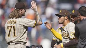 ▲黑德（Josh Hader）轉戰教士首度拿下救援成功。（圖／美聯社／達志影像）