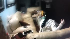 護送,返家,襲擊,警員,中刀,自刎,台北,大同,雙連站,對峙（圖／翻攝畫面）