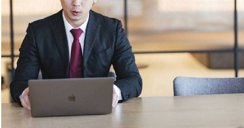 男網友表示「想體驗有女朋友的感覺」，條件曝光掀熱議。（示意圖／PAKUTASO）