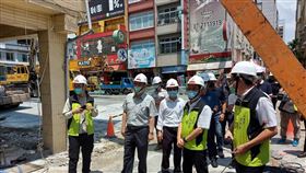 公會督工自強一路危樓今開拆 政府續協助受損戶求償(圖/高雄市政府)