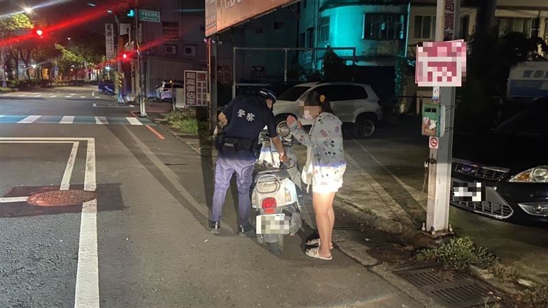 機車沒油顧路　她做1事差點被警誤會