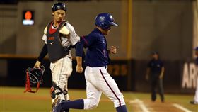 中華隊朱冠宇單場3安還敲回3分打點。 （圖／翻攝自WBSC官網）