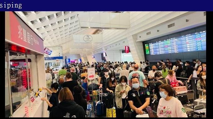 5百人排防疫計程車　桃機擠爆畫面曝