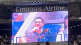 ▲西蒙斯（Ben Simmons）親赴美網現場，卻遭現場球迷噓聲以對。（圖／翻攝自NBA Buzz臉書）