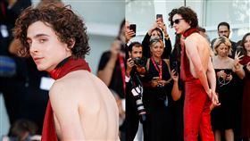  威尼斯影展的「甜茶」提摩西夏勒梅（Timothée Chalamet）。（圖／美聯社／達志影像）