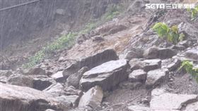 苗21線南庄3.7K發生落石，全線中斷。苗栗。（圖／翻攝畫面）