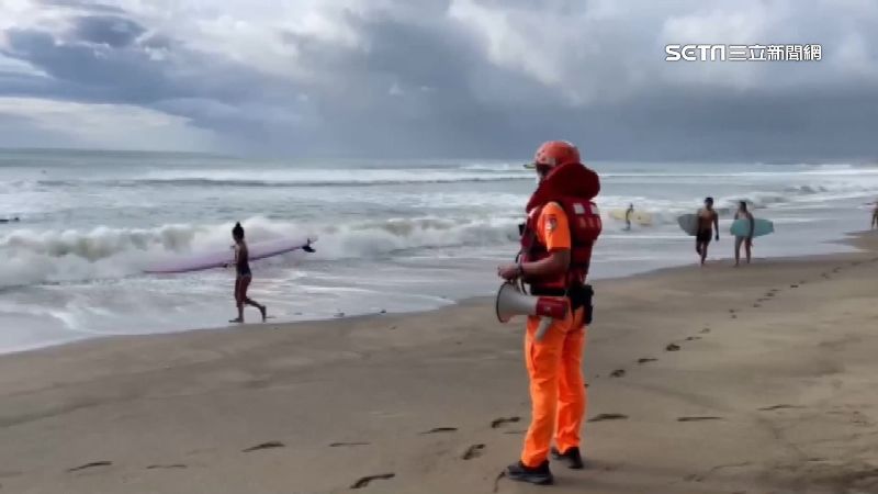 軒嵐諾襲墾丁禁下水　海巡驅趕潛水客