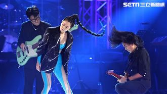 徐若瑄開唱辣爆！布料黏全身秀S曲線