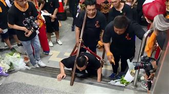 城隍爺夜衝派出所　幫台南殉職警做主