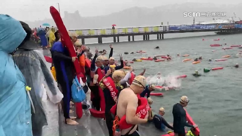 40年來最惡劣天氣　泳渡日月潭照辦