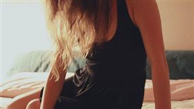 -女性-女子-上床-性愛-性侵-（圖／攝影者Global Panorama, flickr CC License）https://www.flickr.com/photos/121483302@N02/16457930505/