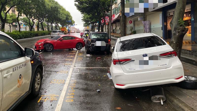 新北拓海颱風天撞3車　撞擊畫面曝光