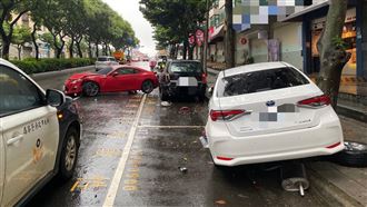 新北拓海颱風天撞3車　撞擊畫面曝光