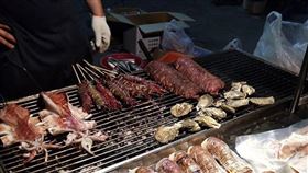 參加朋友中秋烤肉趴　一見擺盤：根本餐廳等級(圖/翻攝自爆廢公社)