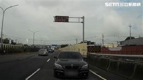 男子開BMW台74線逆向倒車，遭台中警方送辦。（圖／民眾提供）