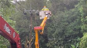 軒嵐諾颱風襲台，台電指出，截至今（4）日下午6時，全國曾經停電戶數59924戶，其中59594戶已修復，330戶尚未復電，包括新竹縣304戶、新北市26戶。台電將視後續風雨及道路交通恢復等狀況，持續搶修。 台電電力粉絲團 