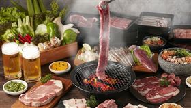 「肉次方」提供現切肋眼牛排、牛舌、橫膈膜等50種肉品、海鮮吃到飽。（圖／品牌業者提供）