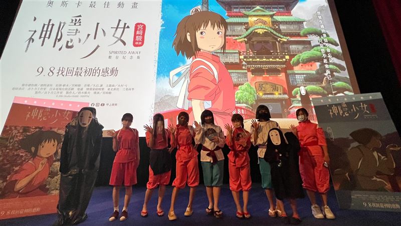 神隱少女颱風首映　垃圾袋變無臉男