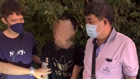 桃園市蘇男行刑式槍殺2人後逃逸，警方循線將他逮獲。（圖／翻攝畫面）