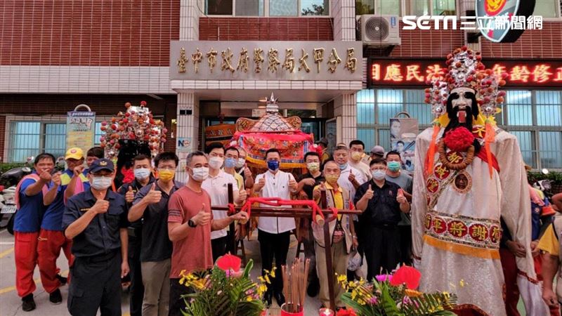 大甲城隍爺遶境　首度停駕大甲分局