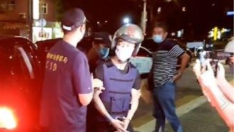 桃園冷血槍手殺2人　狼狽躲友後車廂