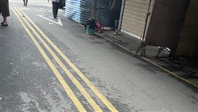 宜蘭市區道路上出現三條黃線。（圖／翻攝臉書社團「路上觀察學院」）