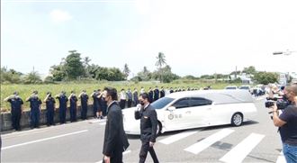 慟！殉職警出殯　同事淚送最後一程