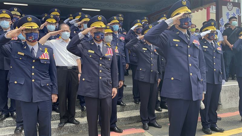 2殉職勇警今出殯　方仰寧哽咽回應了