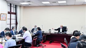 行政院長蘇貞昌今（5）日召開擴大防疫會議。（圖／行政院提供)