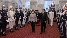 蔡英文總統今（5）日午間偕同賴清德副總統，在總統府以國宴宴請拿塔諾總理伉儷訪問團。（圖／總統府提供)