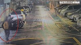 北市陳男拿立可白在警用機車坐墊上亂塗鴉獲不起訴。（圖／翻攝畫面）