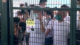 陳信安陪陳時中打球。(組合圖)