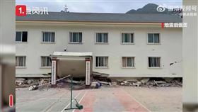 四川規模6.8的地震已造成65人遇難，位於震央附近的中國科學院觀測試驗站垂直垮塌，受損嚴重。（圖／翻攝自沸點視頻微博weibo.com）
