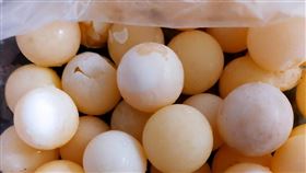 收到一袋「乒乓球」她嚇問怎麼吃？老饕狂推1煮法：超補的（圖／翻攝自爆怨公社）