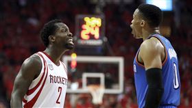 ▲威斯布魯克（Russell Westbrook）和貝佛利（Patrick Beverley）。（圖／美聯社／達志影像）
