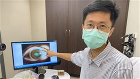 外傷性白內障，合併虹膜分離，工地，右眼視力0.1恢復到0.8(圖／長安醫院提供)