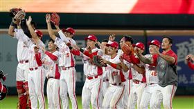 ▲味全龍天母球場取勝。（圖／味全龍球團提供）