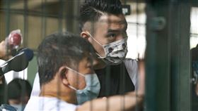 陳時中、陳信安打籃球（圖／翻攝自陳時中臉書）