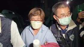 疑涉賄選 宜蘭縣羅東鎮長吳秋齡遭約談宜蘭縣羅東鎮長吳秋齡疑涉賄選，6日深夜遭法務部調查局宜蘭縣調查站約談後，被送往宜蘭地方檢察署接受複訊。（右2）中央社記者沈如峰宜蘭縣攝 111年9月7日