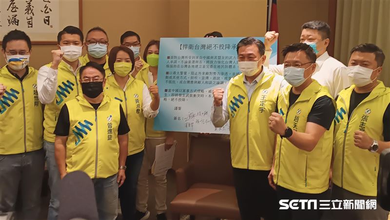 綠「湧言會」　響應簽署不投降承諾書