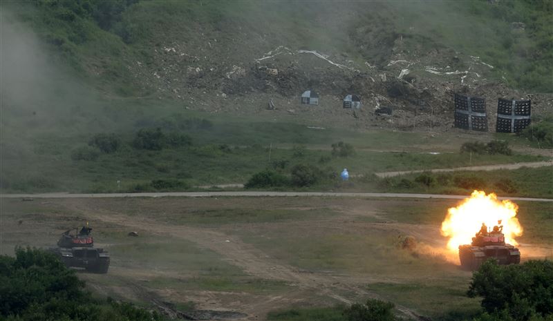 裝甲564旅三軍聯合作戰日攻測考，CM11戰車實施火砲射擊。（記者邱榮吉/攝影）