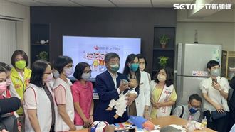 自豪幫孫子換尿布　阿中讓年輕人敢生