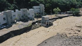 軒嵐諾颱風，直撲南韓，韓國浦項成中災區，房屋被沖毀，7人到地下室停車場移車遭洪水淹沒死亡 (圖／美聯社／達志影像)