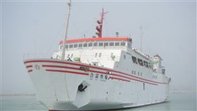 海象允許  秋節台金專船8日如期開航金門縣政府7日表示，依中央氣象局預報資訊，8日台灣海峽北部風浪5至9級，如期執行中秋節連續假期專船，這次專船將由「合富快輪」執行。中央社記者黃慧敏攝  111年9月7日