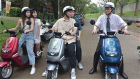 暨南大學推共享機車國立暨南國際大學引進公車進校園往返埔里鎮，也與廠商合作推校園共享機車，下載手機應用程式註冊會員，透過衛星定位就可免鑰匙租用、歸還。（暨南大學提供）中央社記者蕭博陽南投縣傳真  111年9月7日