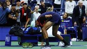 ▲澳洲「壞小子」基爾喬斯（Nick Kyrgios）情緒失控，把手中拍子摔得稀巴爛。（圖／路透社／達志影像）