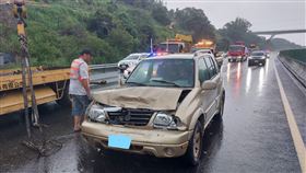 雨天失控！國3竹崎段21輛車撞成6團　回堵3公里（圖／國道公路警察局第八大隊提供）