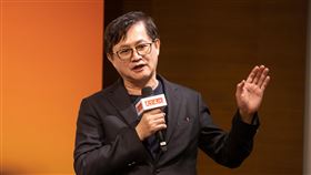 童子賢出席Kolas Yotaka新書發表總統府發言人Kolas Yotaka（谷辣斯．尤達卡）28日在台北舉行「愛是一條線」新書發表會，和碩董事長童子賢（圖）應邀出席並致詞。中央社記者謝佳璋攝　111年6月28日